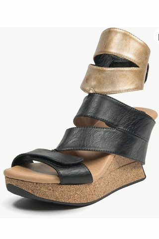 Split Decision 081307 - beige gold and black