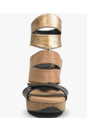 Split Decision 081307 - beige gold and black
