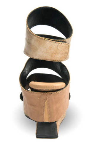 Split Decision 081307 - beige gold and black