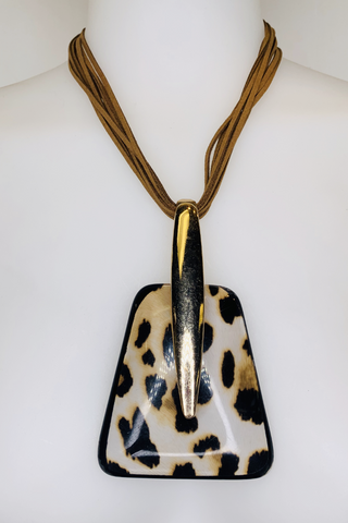13074 - white large cheetah print