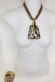 13074 - white large cheetah print