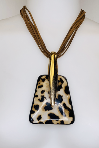 13074 - white large cheetah print