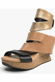 Split Decision 081307 - beige gold and black
